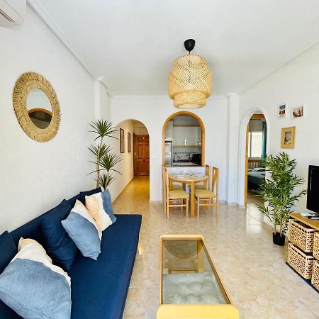 El Papagayo Apartment 2 Mins Walking To The Beach Torrevieja Dış mekan fotoğraf