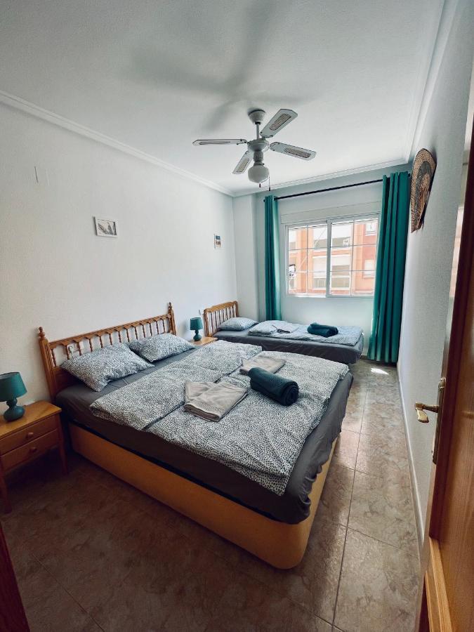 El Papagayo Apartment 2 Mins Walking To The Beach Torrevieja Dış mekan fotoğraf