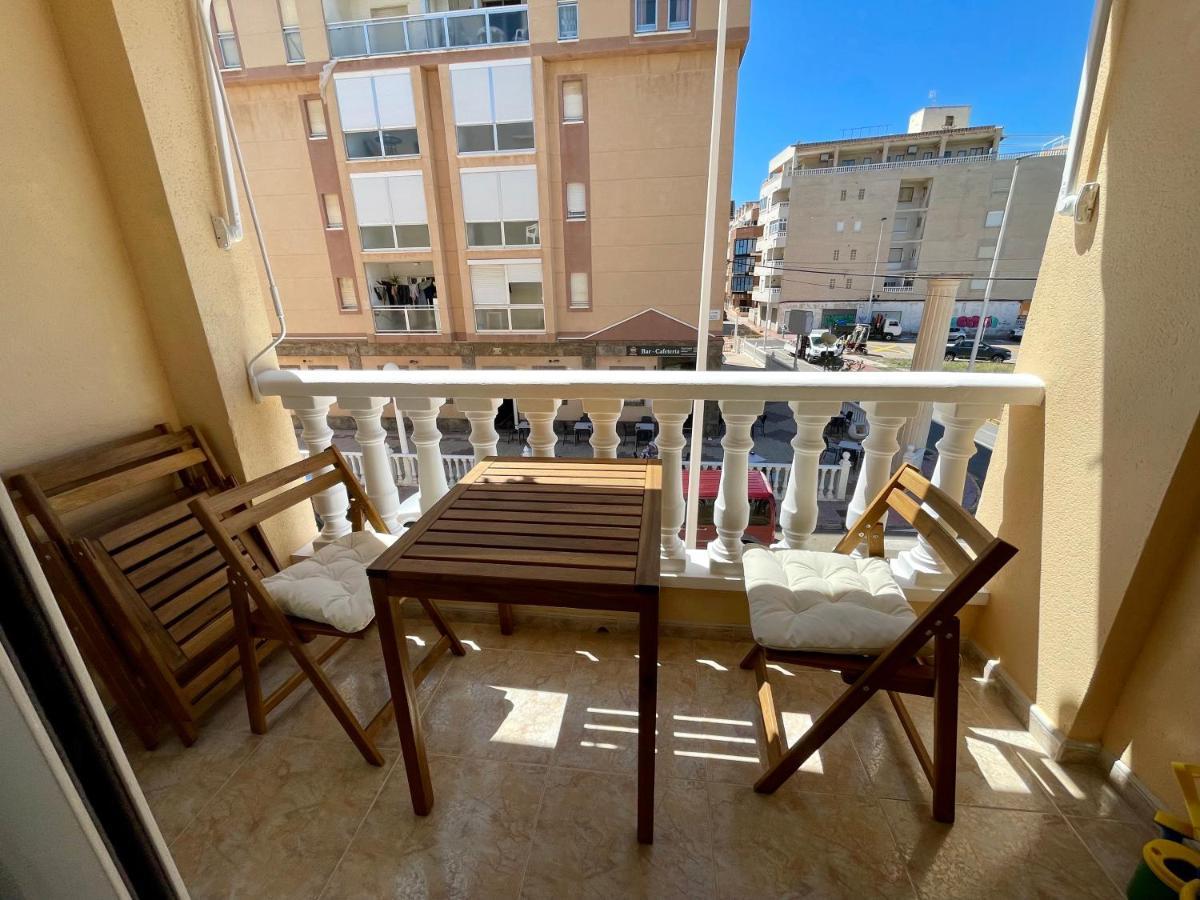 El Papagayo Apartment 2 Mins Walking To The Beach Torrevieja Dış mekan fotoğraf